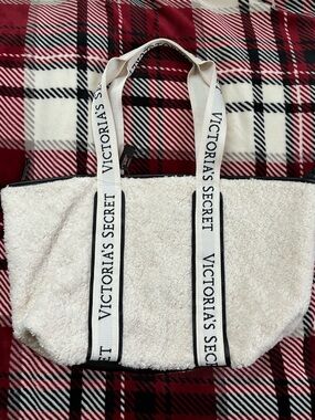 NEW Victoria's Secret Cream Sherpa Tote with Black Trim and Branded Straps